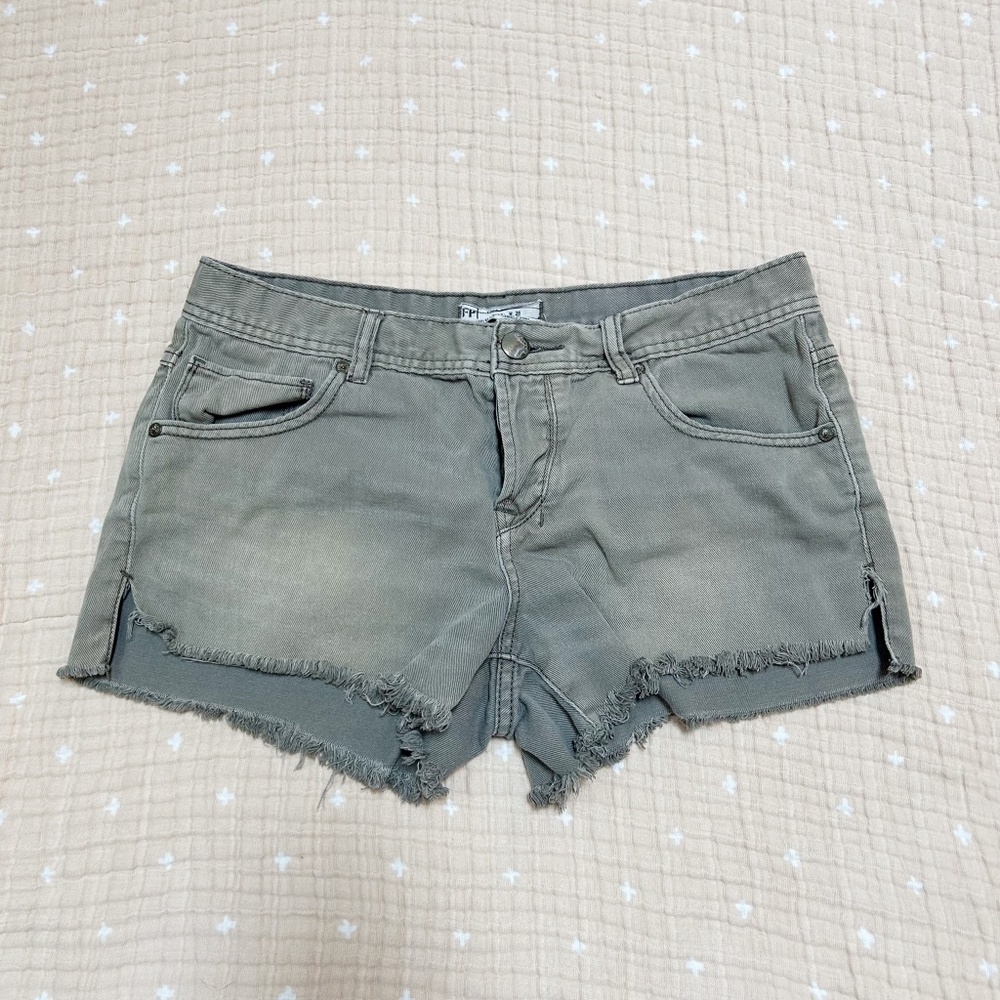 Free People Gray Distressed Denim Cut Off Jean Shorts Size 28 - 2.5"